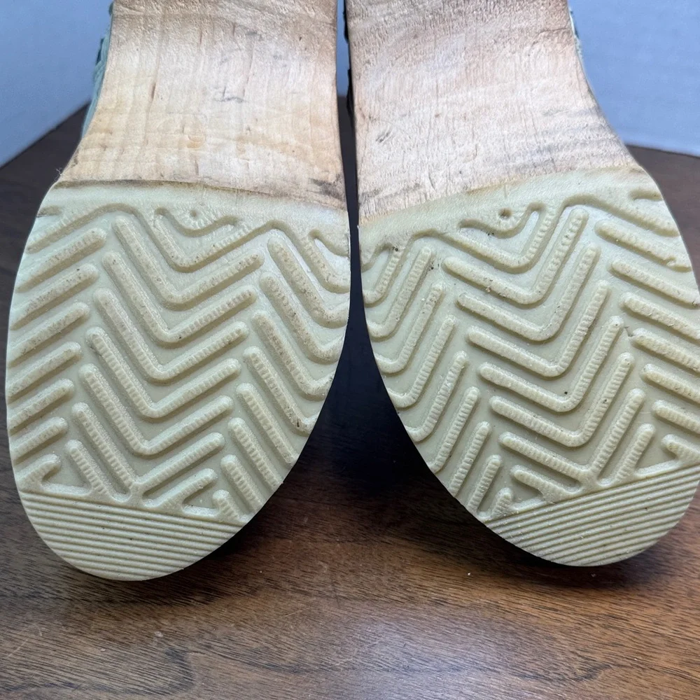 Hanna Andersson? Cream Patent Leather Wood Booties Boots, sz 36
